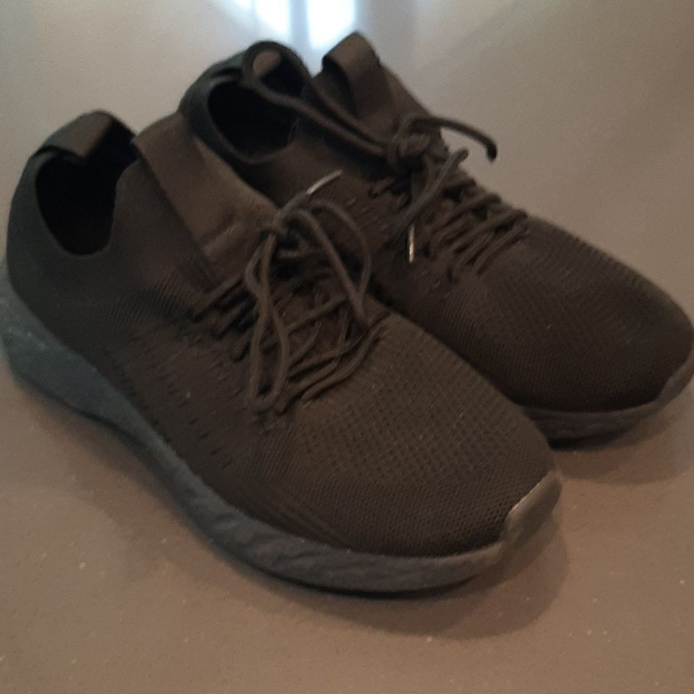 Black Stretchy Breathable Lightweight Sneakers